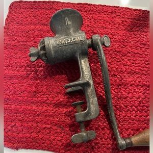 Vintage LF&C Universal #1 Meat Grinder Table Top Wood Handle New Britain CT USA